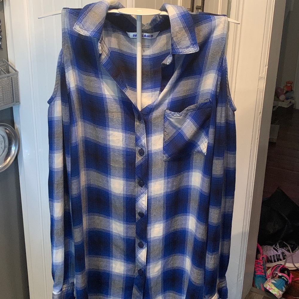 Peter Nygard cold shoulder flannel. Maybe worn once.